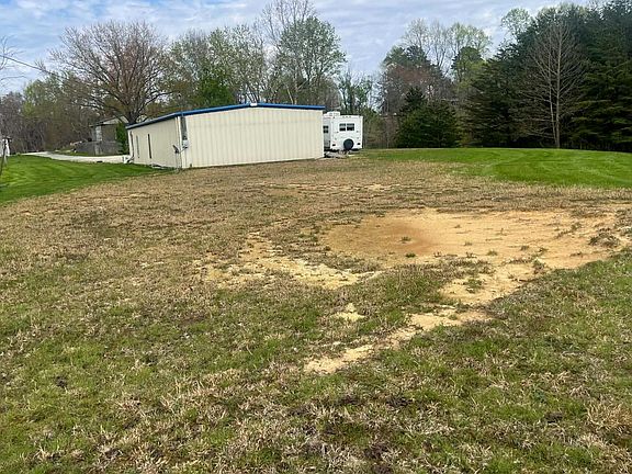 2nd image of 2215 Dug Hill Rd