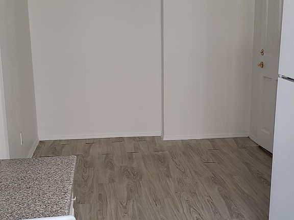 Kitchen / Dining Area