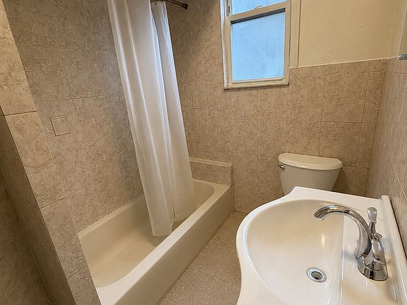 4th image of 729 W Butler St #2