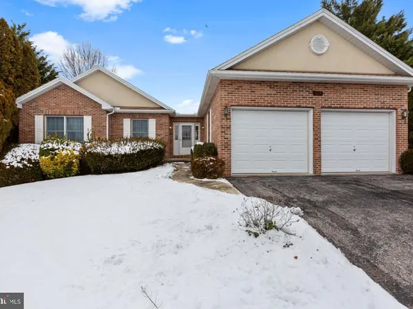 308 Drummer Dr, New Oxford, PA 17350