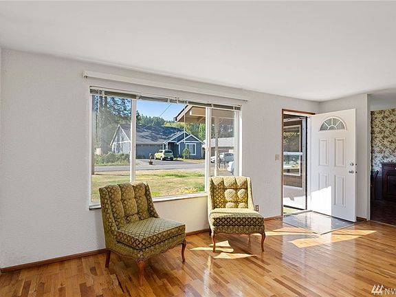 4th image of 1419 12th Ave SE