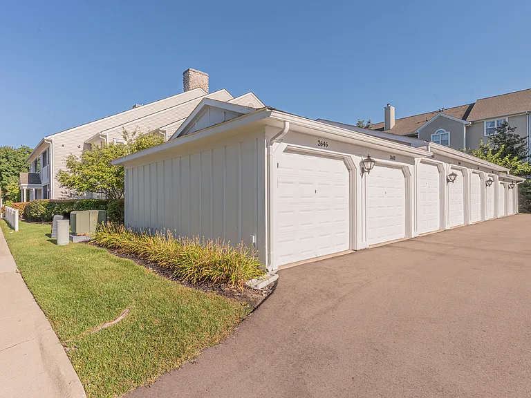 2646 S Knightsbridge Cir #1 — Photo 8