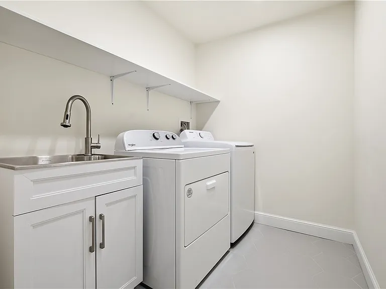 726 Live Oak Ln — Photo 21