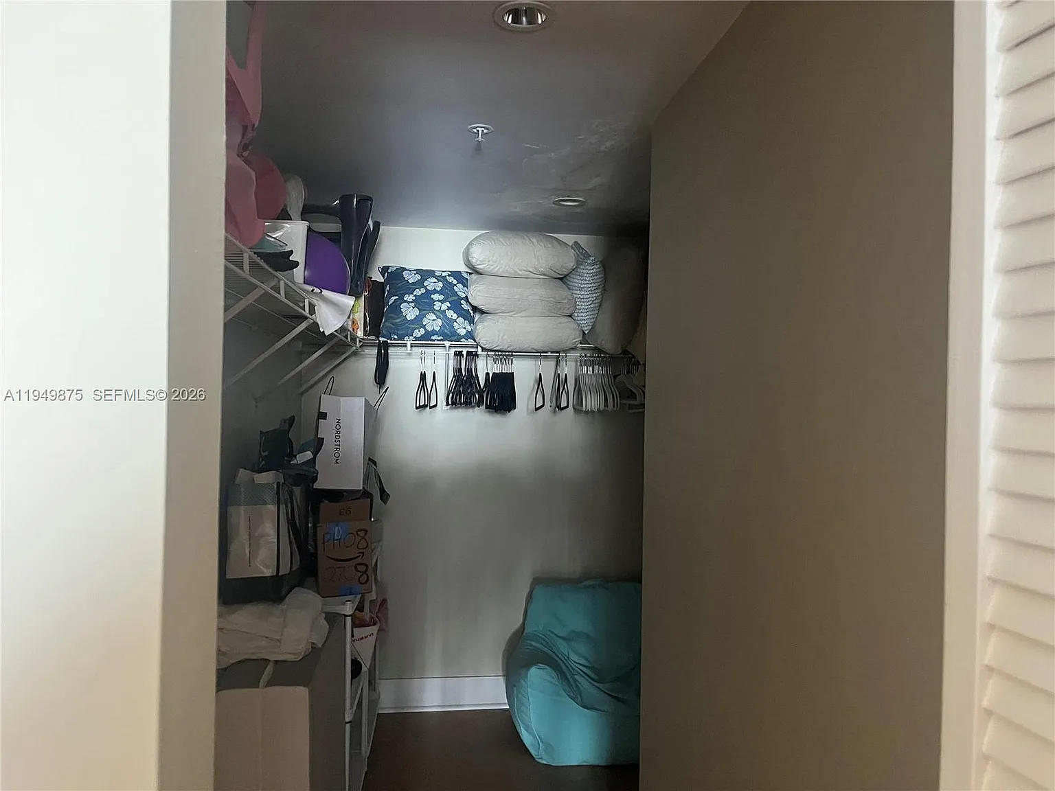 Courvoisier Courts Condo — Photo 3