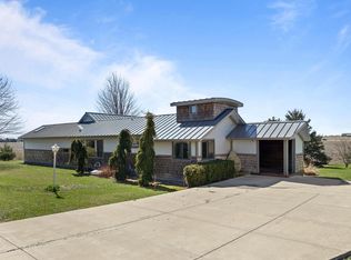 W2823 County Road B, Fontana, WI