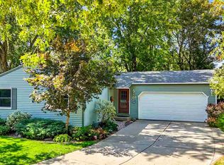 22 Dunuggan Ct, Iowa City, IA 52240