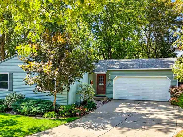 22 Dunuggan Ct, Iowa City, IA 52240