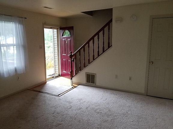 3rd image of 12 Amber Ct