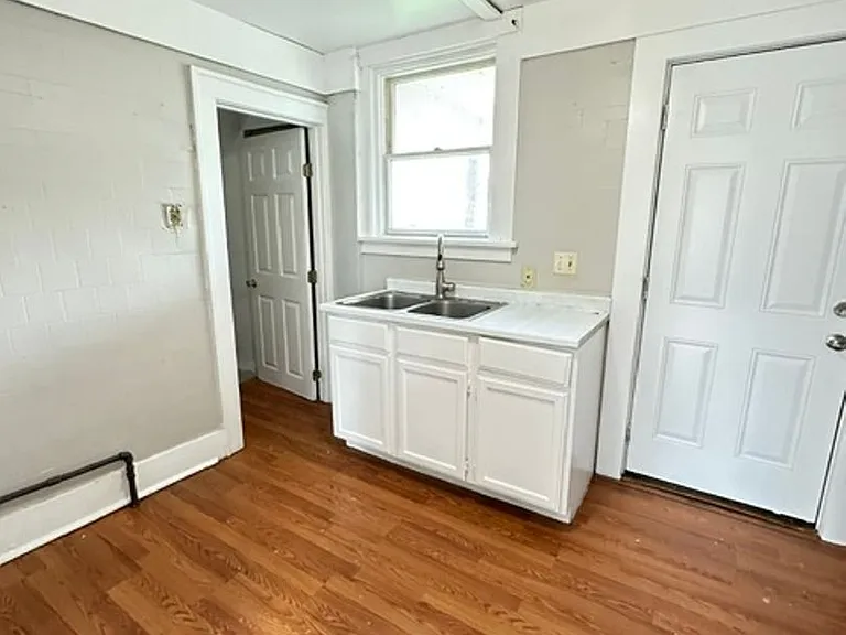 1007 Brownell Ave — Photo 2