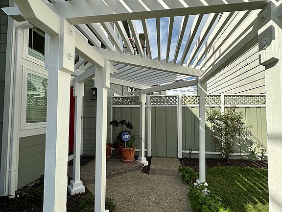 Front Entrance Trellis