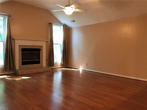 3rd image of 1081 Oakton Mews