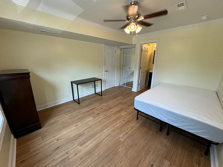 211 E Kingsley St — Photo 11