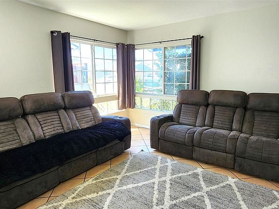 3rd image of 643 Encinitas Ave