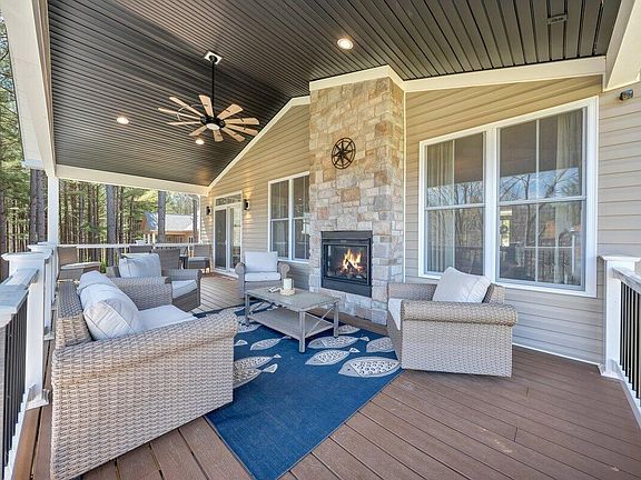 2nd image of 862 Lakewatch Cir