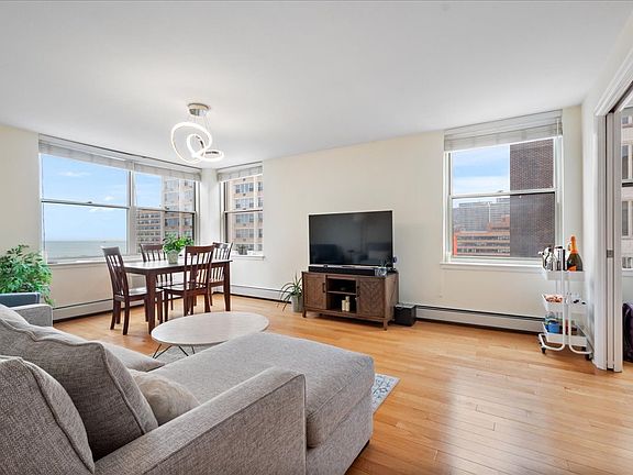 3rd image of 3033 N Sheridan Rd APT 1605