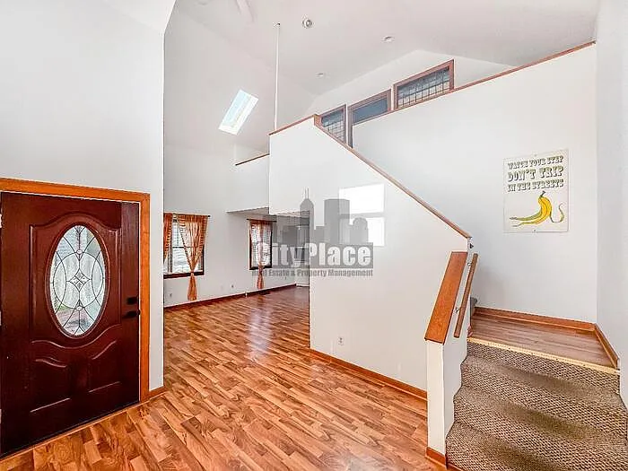 3 bed, 3.0 bath, 2016 sqft, $2,200 — Photo 4