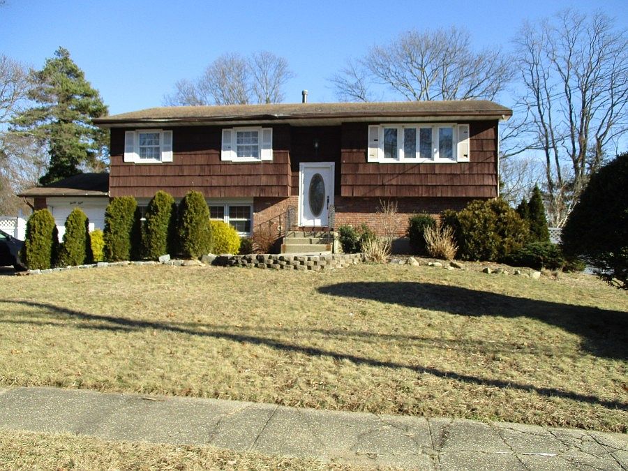 1st image of 28 Barrington Dr