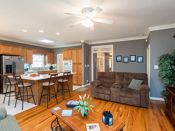 3rd image of 11 Abby Lynn Cir