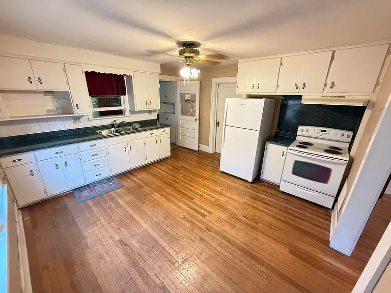 1315 N Fremont Ave — Photo 8