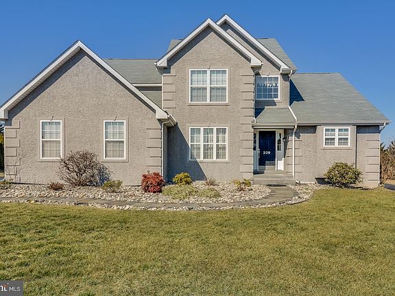 2nd image of 209 W Thomas Ct