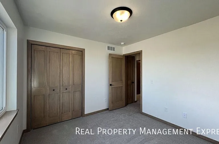 9000 W Jerald Pl — Photo 5