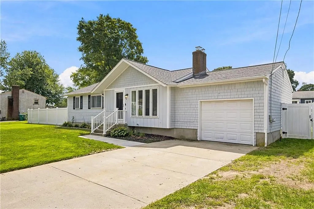 3 bed, 1.0 bath, 1048 sqft, $3,000 — Photo 1
