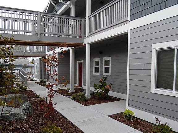 3rd image of 3602 Portage Ln Unit 106