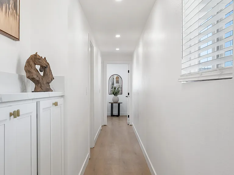 3945 Alta Loma Dr #B — Photo 25