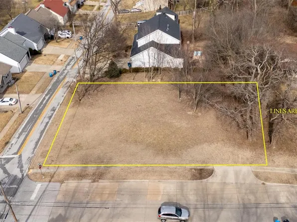 221 Carlson Ave, Maryland Heights, MO 63043