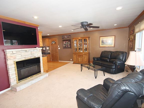 3rd image of 176 Parkridge Dr