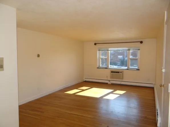 368 Elliot St, Newton Upper Falls, MA 02464