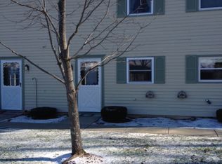46 Village Gln, Essex Junction, VT 05452