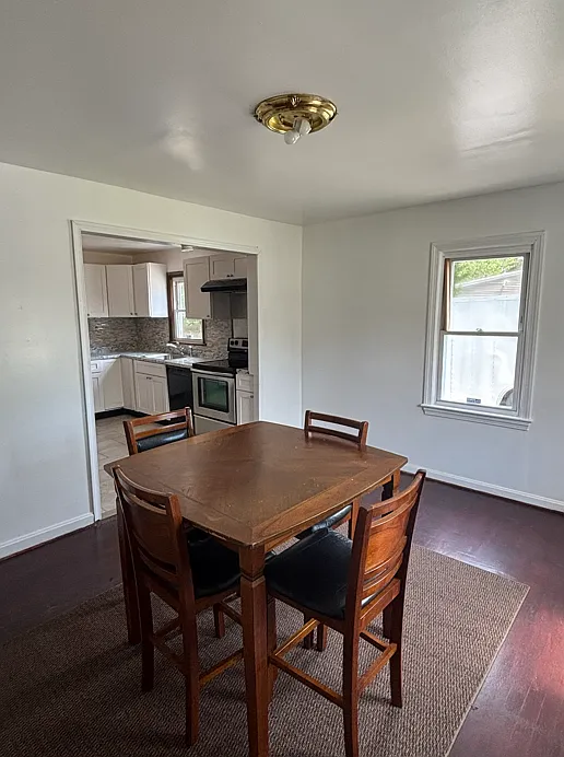 5 bed, 2.5 bath, 2168 sqft, $3,000 — Photo 4