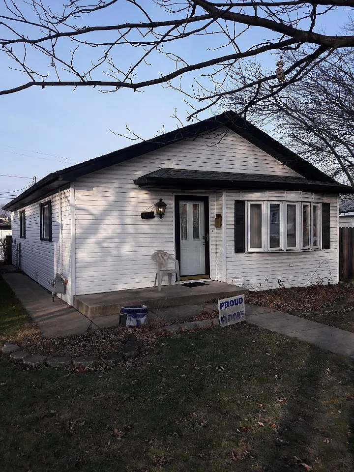10500 Princess Ave photo 1