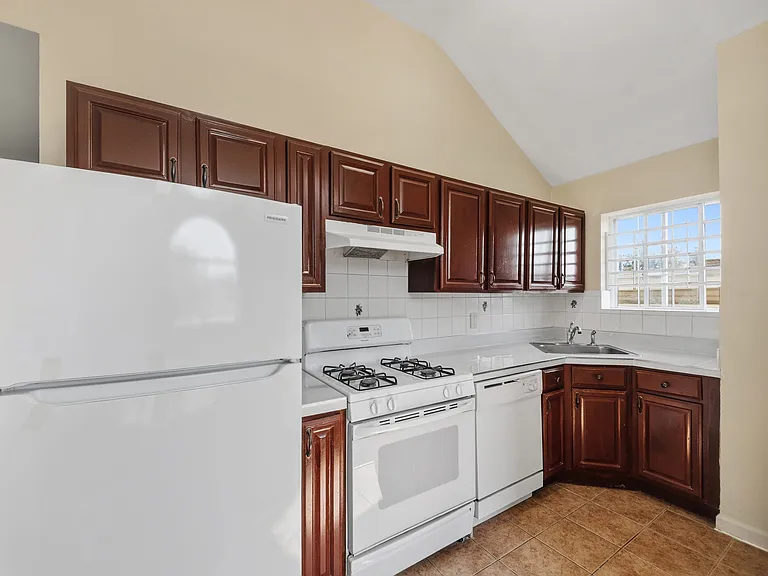 2948 Wickham Ave #2 — Photo 6