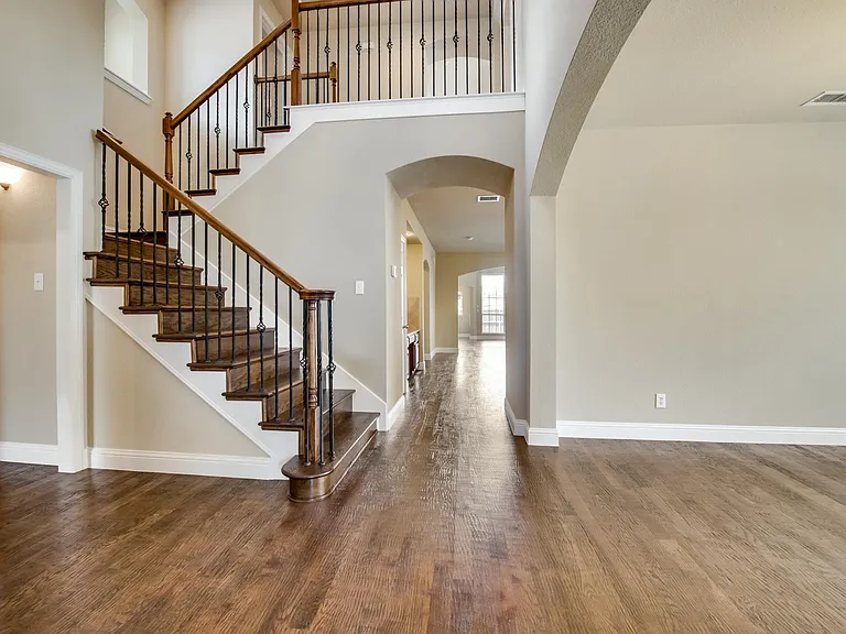 6072 Wallis Dr — Photo 3