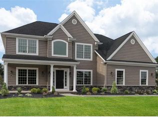 20 Golden Crescent Way, Orchard Park, NY 14127