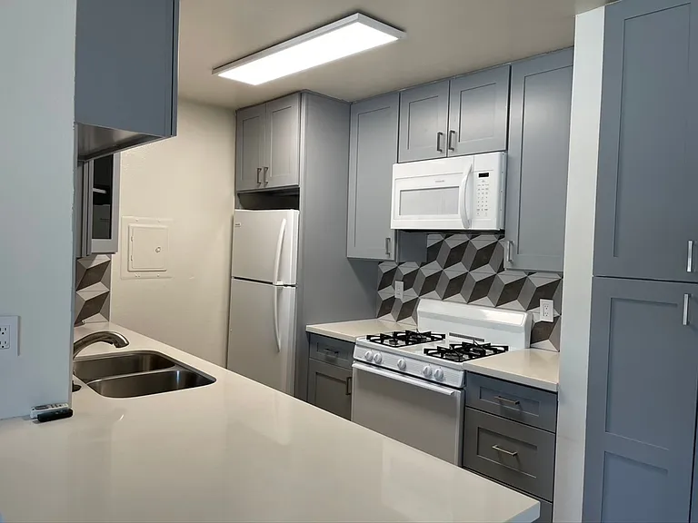 LUXURY LIVING AT AN AFFORDABLE PRICE — Photo 11