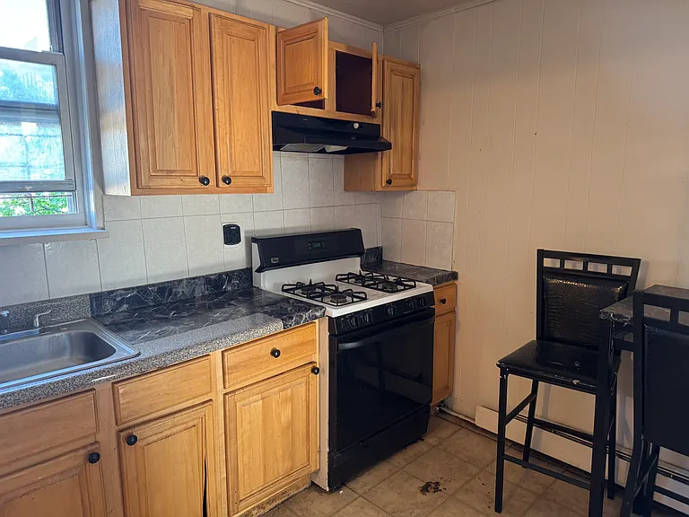 283 Van Duzer St #2 — Photo 16