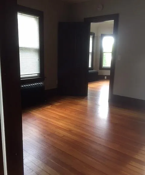 142 N Macomb St — Photo 2