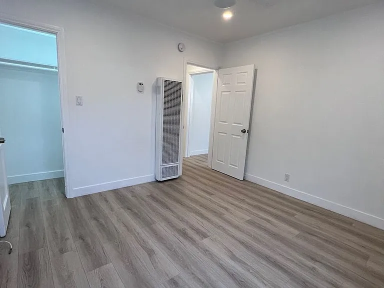 8606-8610 1/2 Beverlywood St — Photo 15