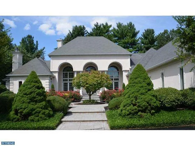 2329 Riverbend Rd photo 1