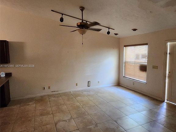 4th image of 1227 Hyacinth Pl