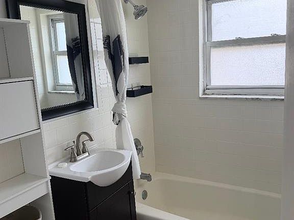 2nd image of 206 Riverview Pl APT 4