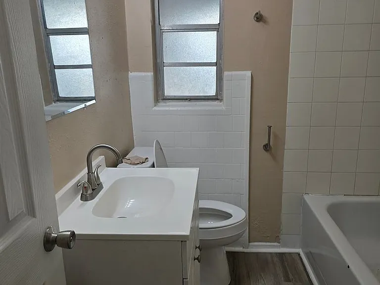1001 N Bracewell Dr — Photo 22