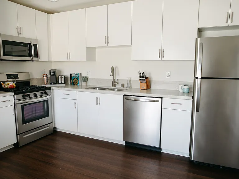 4588 Winona Ave — Photo 43