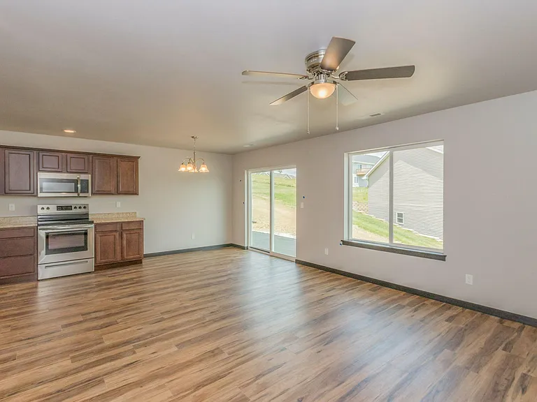 109 Madison Ln — Photo 8