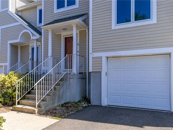 2nd image of 12 Essex Ct