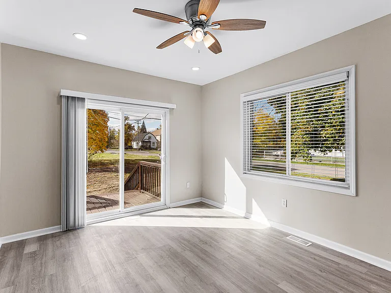 6037 Crane St — Photo 10