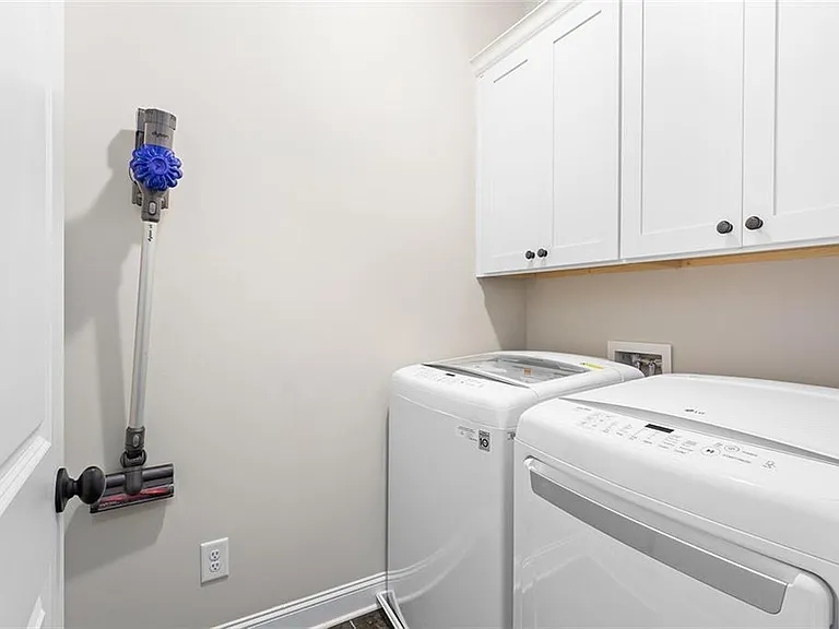 4346 Parkside Pl — Photo 2